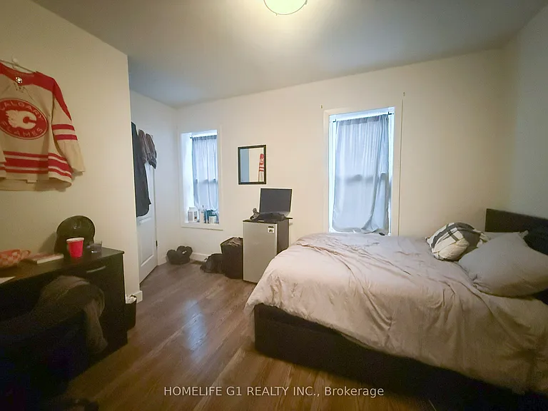 286 Hunter St W — Photo 14