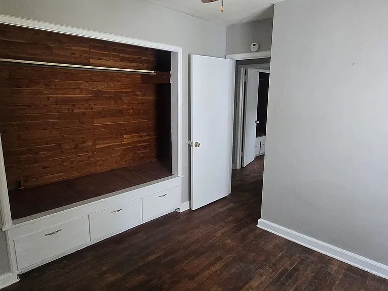 2951 E Huron St — Photo 12
