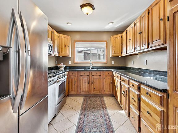 3rd image of 32 Glenville Rd