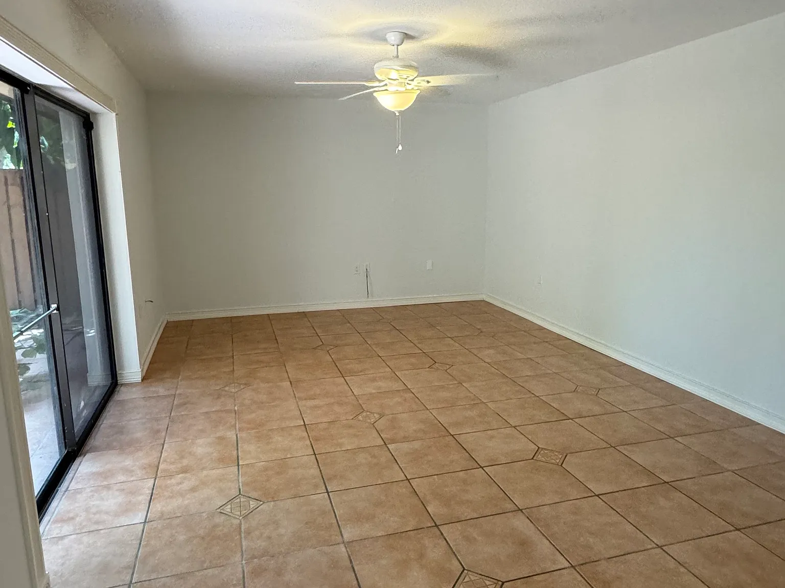 2 bed, 2.5 bath, 1288 sqft, $2,300 — Photo 3