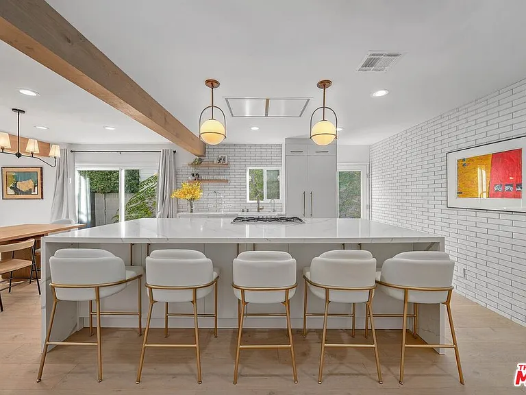 1155 S Rimpau Blvd — Photo 18