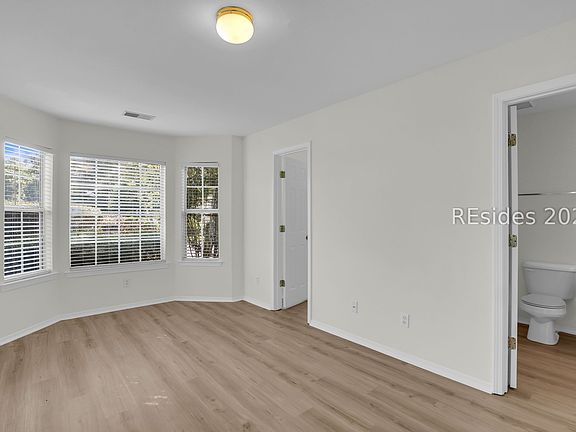 4th image of 300 Campus Ln