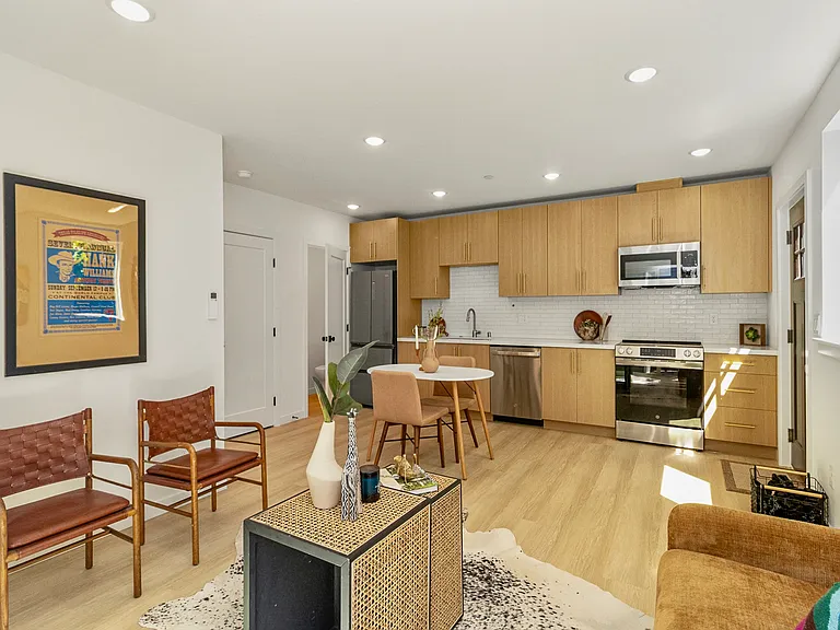 832 S Sullivan St — Photo 15
