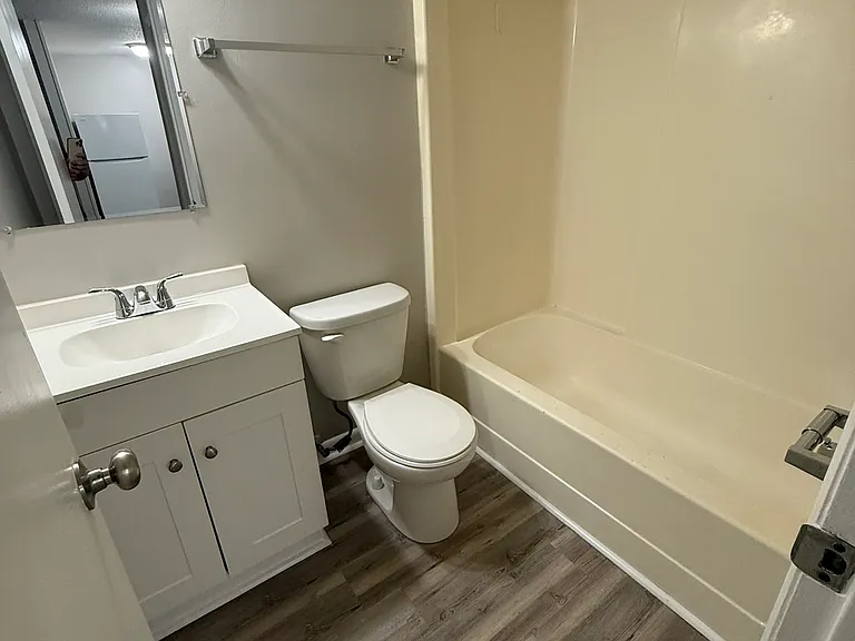 Lakewood Apartments — Photo 27