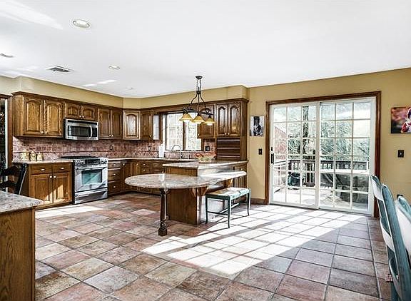5th image of 86 Park St