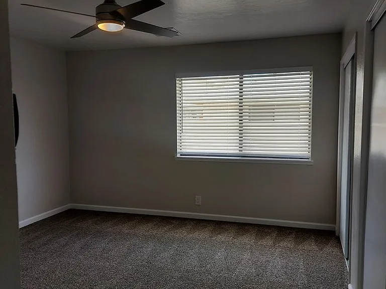 612 W Graaf Ave — Photo 10
