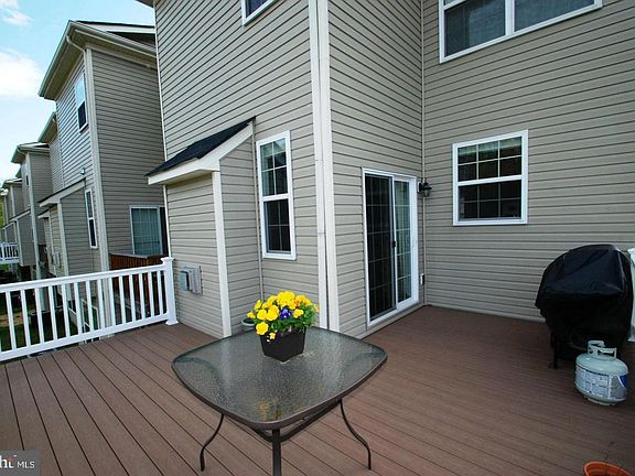 3rd image of 7376 Mockingbird Cir