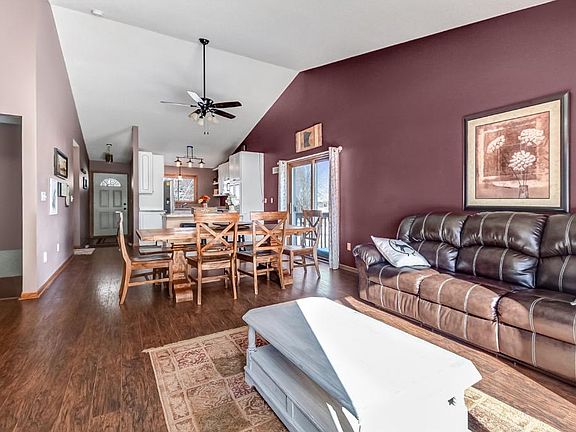 4th image of 913 Park Dr