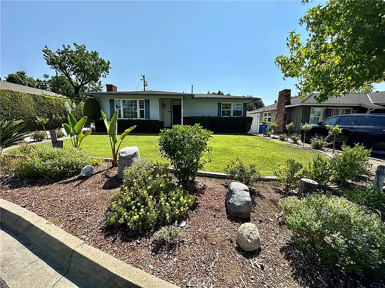 436 N Washington Ave — Photo 1