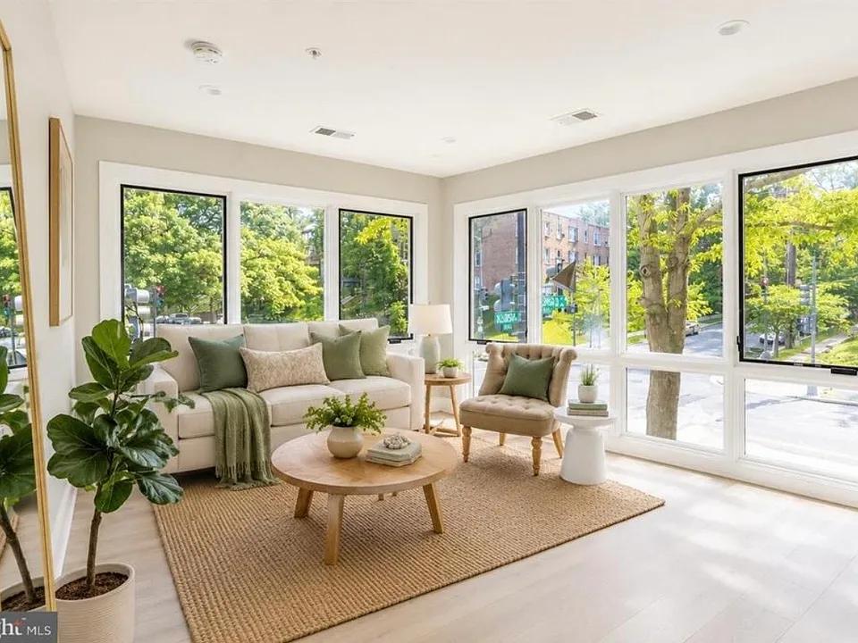 4424 Georgia Ave NW #202