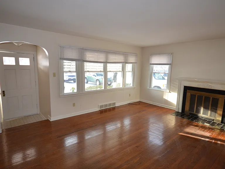 121 Hickory Rd — Photo 8