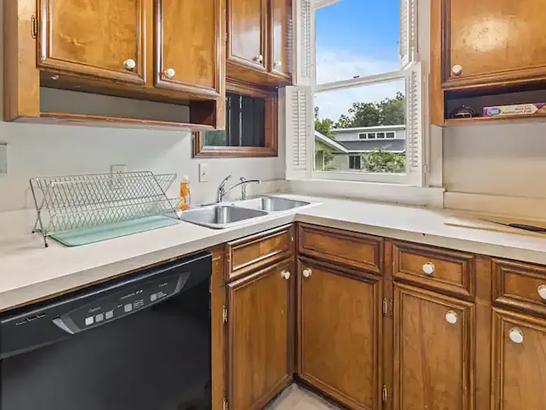 2 Bedroom in Shandon — Photo 9
