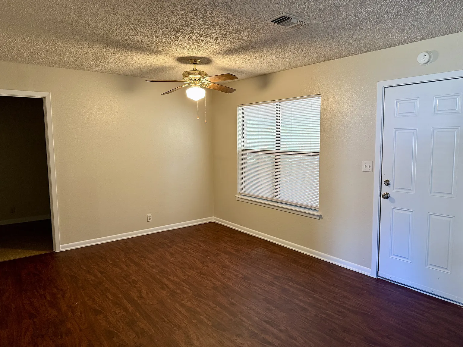 3 bed, 1316 sqft, $1,550 — Photo 3