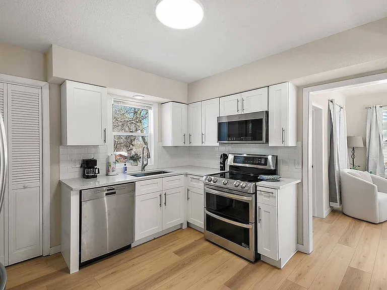 5912 Bartlett Blvd — Photo 3