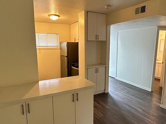 5th image of 2115 Goodrich Ave #105