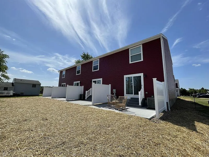 2 bed, 1.5 bath, 1020 sqft, $1,695 — Photo 2