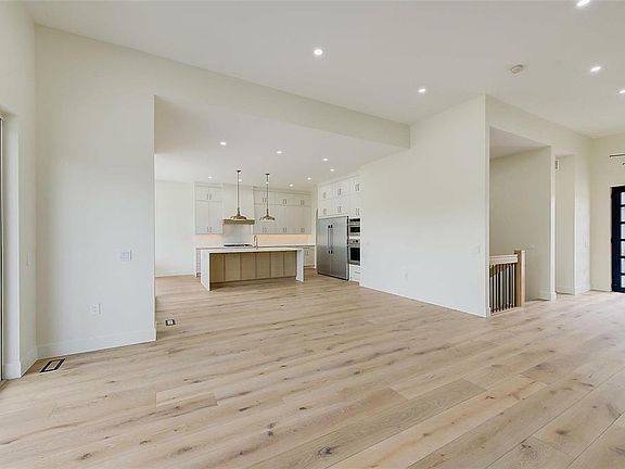 4th image of 10272 Beacon Hill Dr