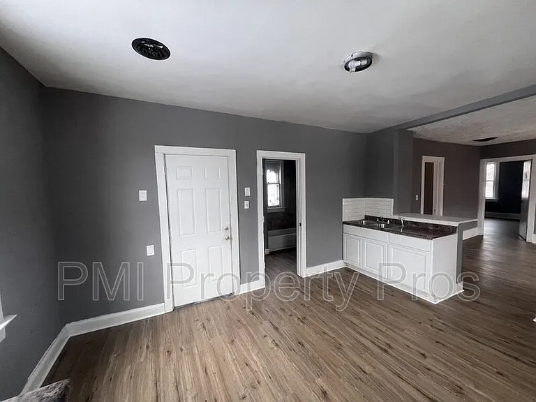 2945 N 23rd St — Photo 31