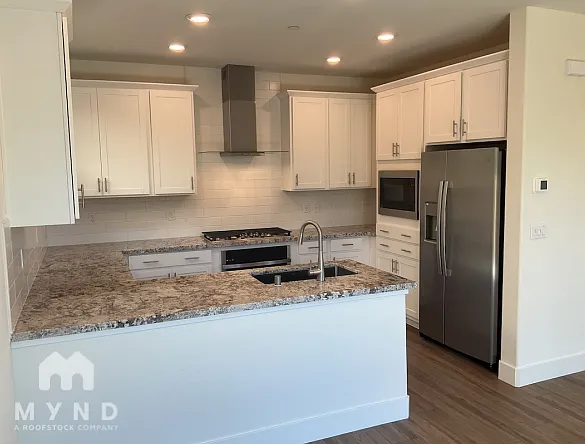 3 bed, 2.5 bath, 1632 sqft, $2,925 — Photo 3