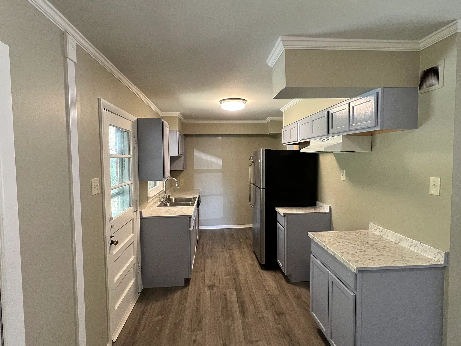 893 Sumter Street — Photo 3
