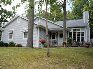 3238 Great Oaks Dr, Racine, WI 53402