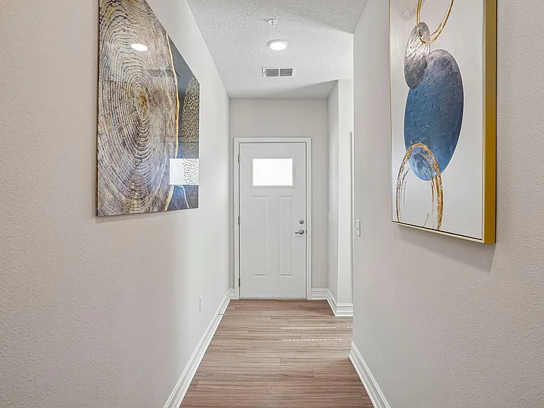 Lake Tavares Apartments — Photo 10