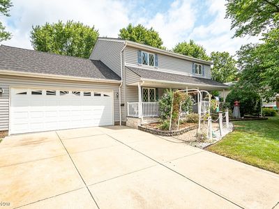26946 Adele Ln, Olmsted Township, OH, 44138