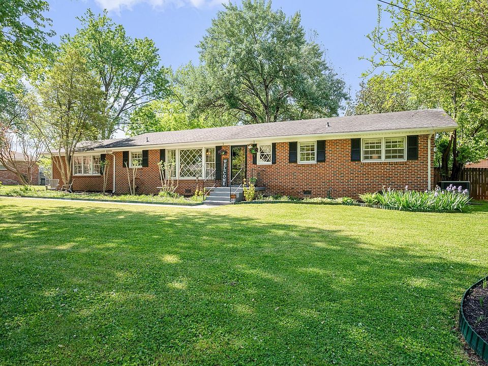 1st image of 410 Rushwood Dr