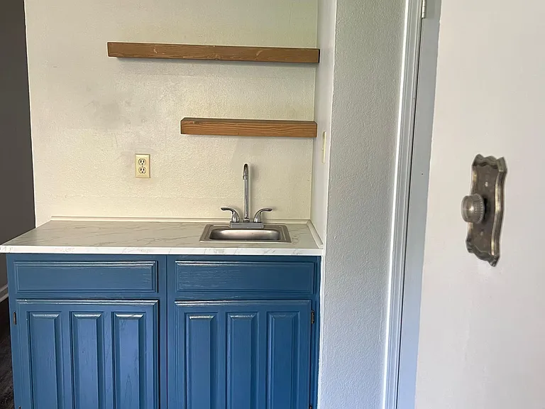 1109 Baxter Dr — Photo 5