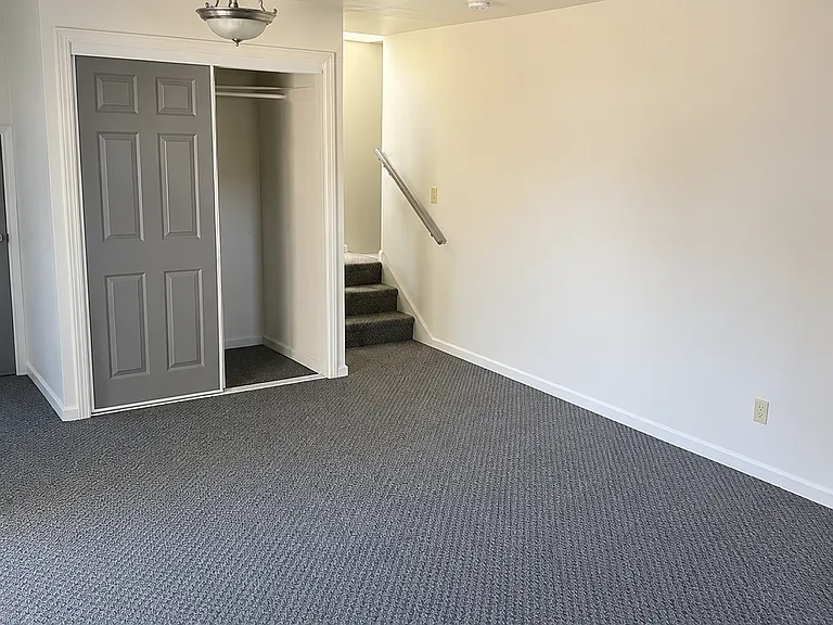 1032 Castlewood Dr — Photo 10