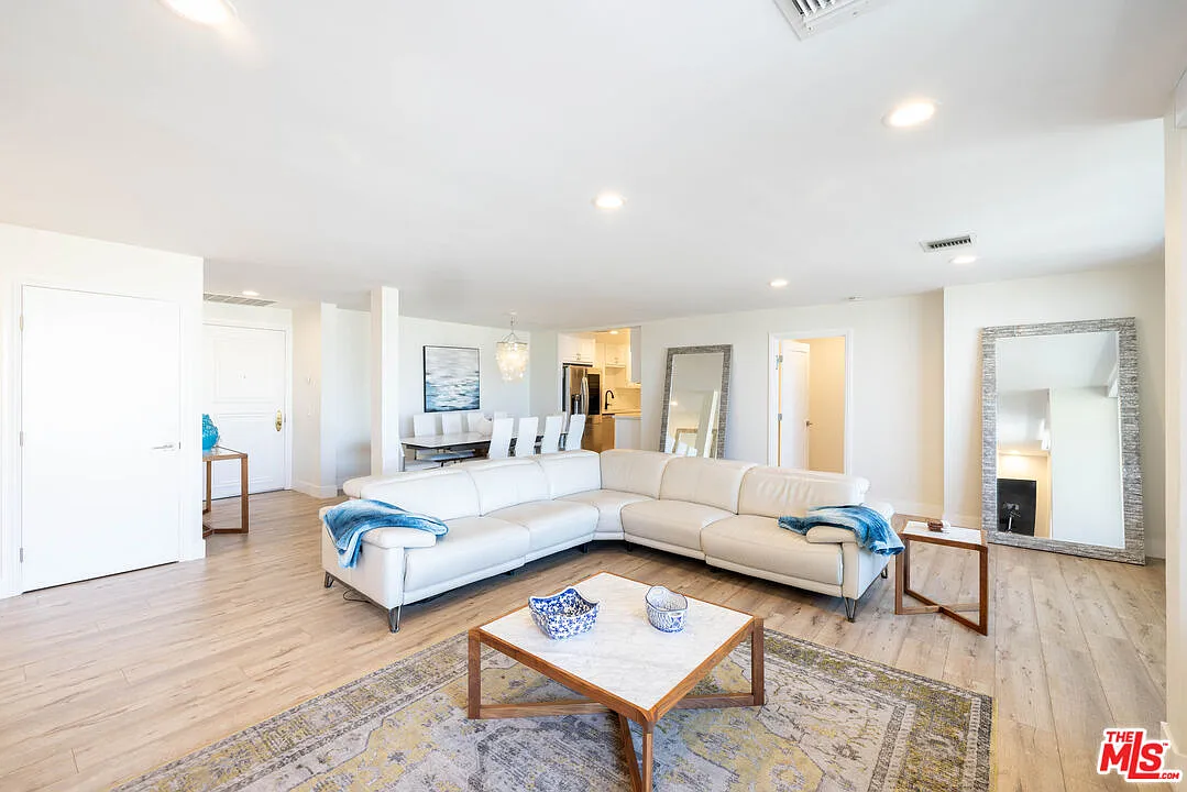 2 bed, 2.0 bath, 1453 sqft, $10,000 — Photo 3