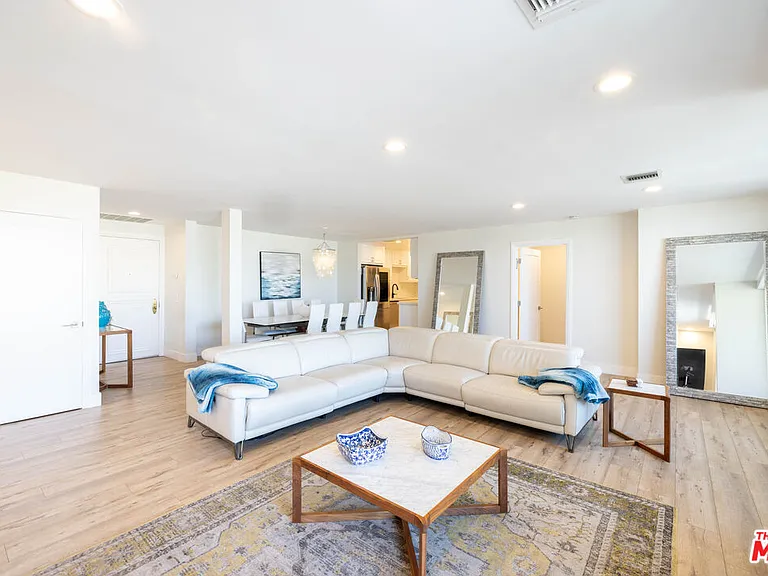 723 Palisades Beach Rd #318 — Photo 3