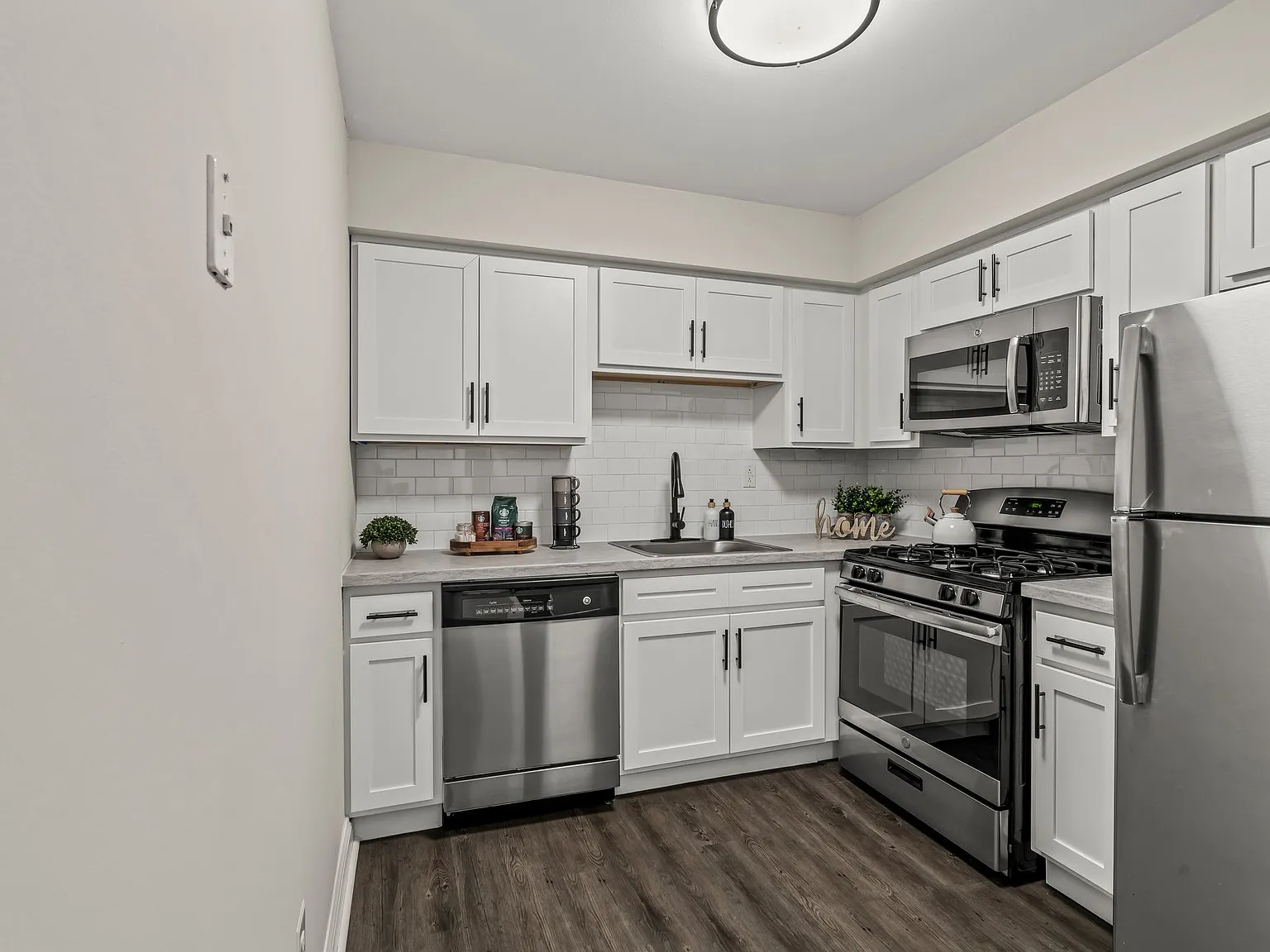 Rushwood Apartments — Photo 1