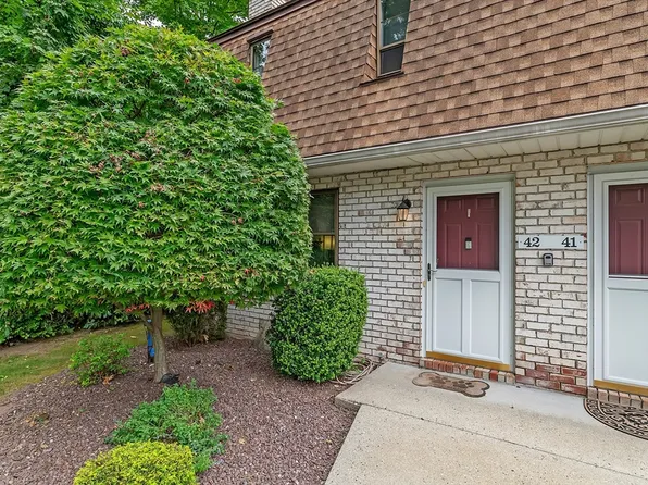 42 Granby Hts #42, Granby, MA 01033