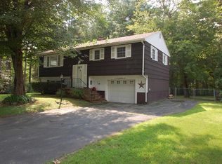 11 Ackerman St, Salem, NH 03079