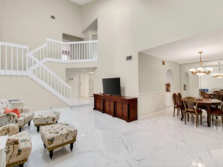7865 La Mirada Dr — Photo 14
