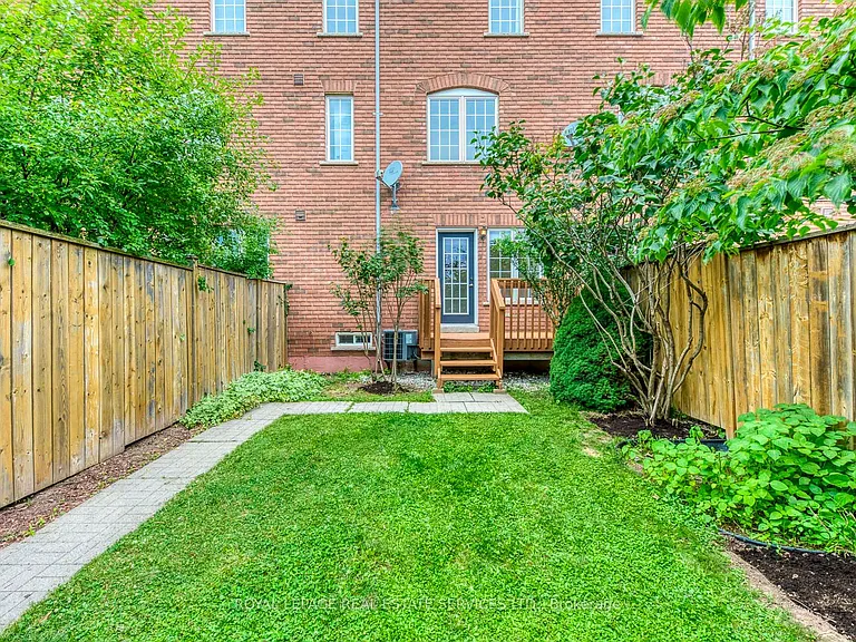 204 Roxton Rd — Photo 38