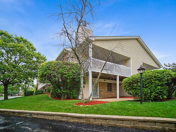 3rd image of 9957 Cambridge Ct #D
