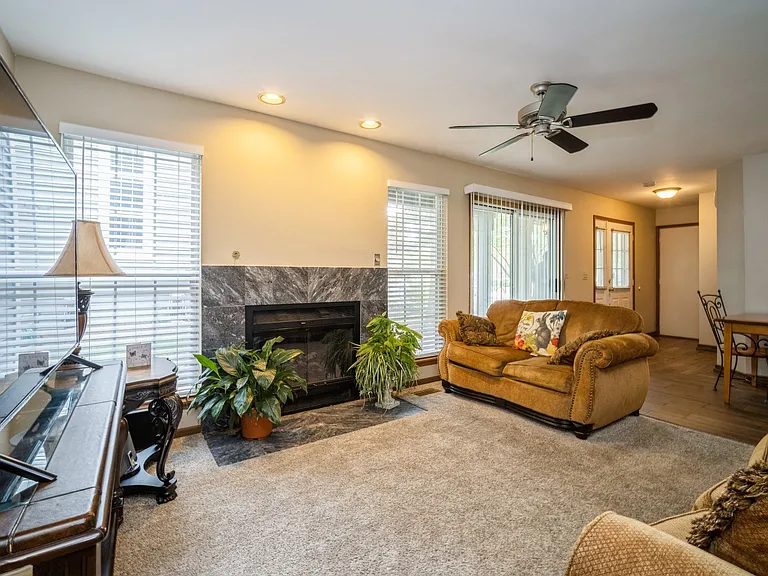 1045 Talbots Ln — Photo 6