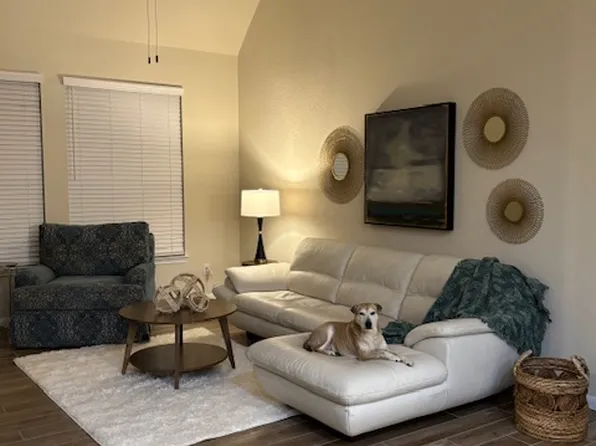 15015 Lake Shore Ave, Mont Belvieu, TX 77523