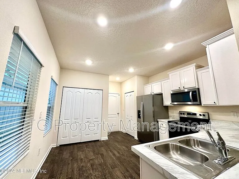336 Aralia Ln — Photo 4