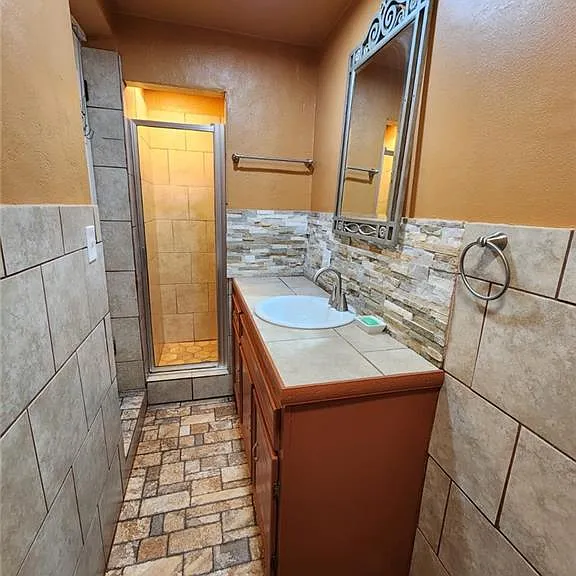 1024 E Laurel Ave — Photo 3