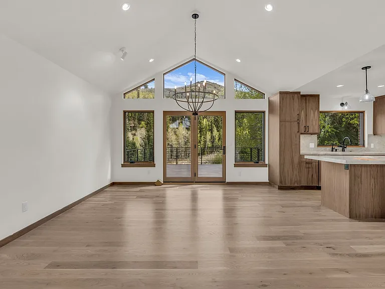 7346 Pinebrook Rd — Photo 10