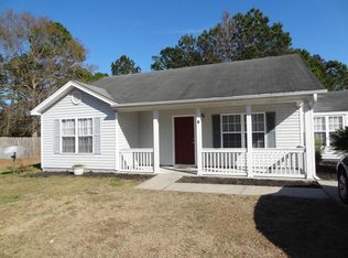 8 Shiney Leaf Ct, Beaufort, SC 29907