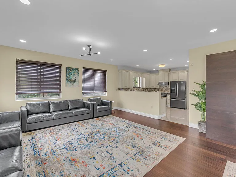 5977 Nightingale St — Photo 6
