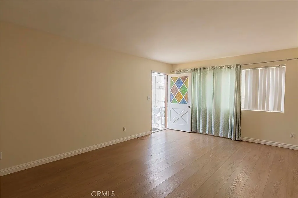 2 bed, 850 sqft, $2,950 — Photo 3