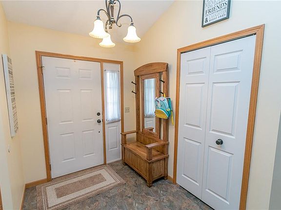 3rd image of 4806 Gateway Dr