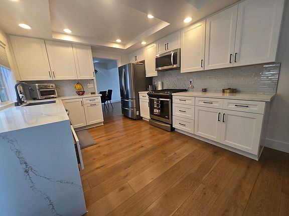 3rd image of 830 Aramon Ct