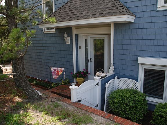 2nd image of 3882 Jefferson Blvd