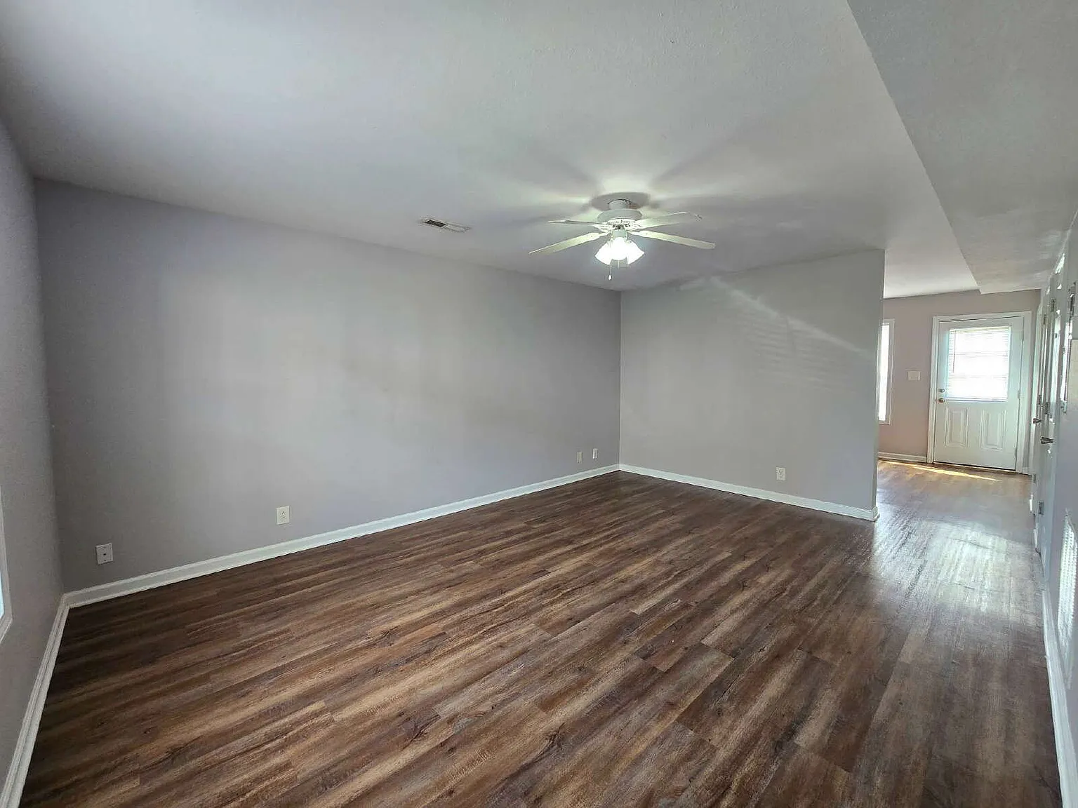 2 bed, 1.5 bath, 1020 sqft, $925 — Photo 2
